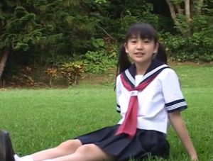 ジュニアアイドル時代の大島優子の制服画像