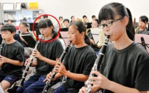 遠藤さくらが汐路中学校時代に吹奏楽部でクラリネットを演奏していた画像（その2）