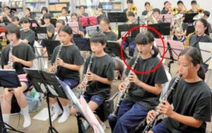 遠藤さくらが汐路中学校時代に吹奏楽部でクラリネットを演奏していた画像（その1）