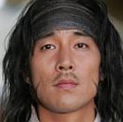 韓国ドラマ「風の国」に出ているクェユ役のパク・サンウク