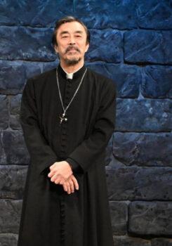 2023年舞台『ザ・ビューティフル・ゲーム』に神父役で出演した益岡徹